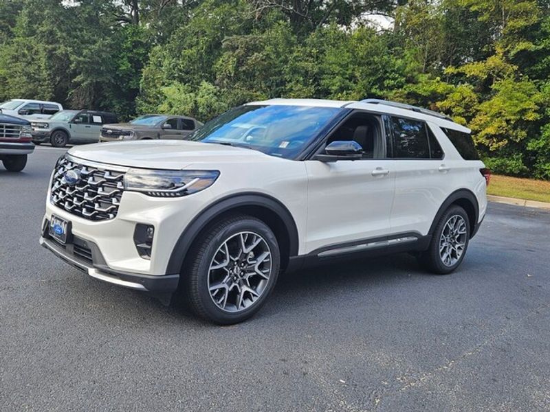 2025 Ford Explorer Platinum photo 3