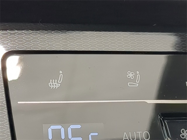 2025 Volkswagen Taos SEL photo 18