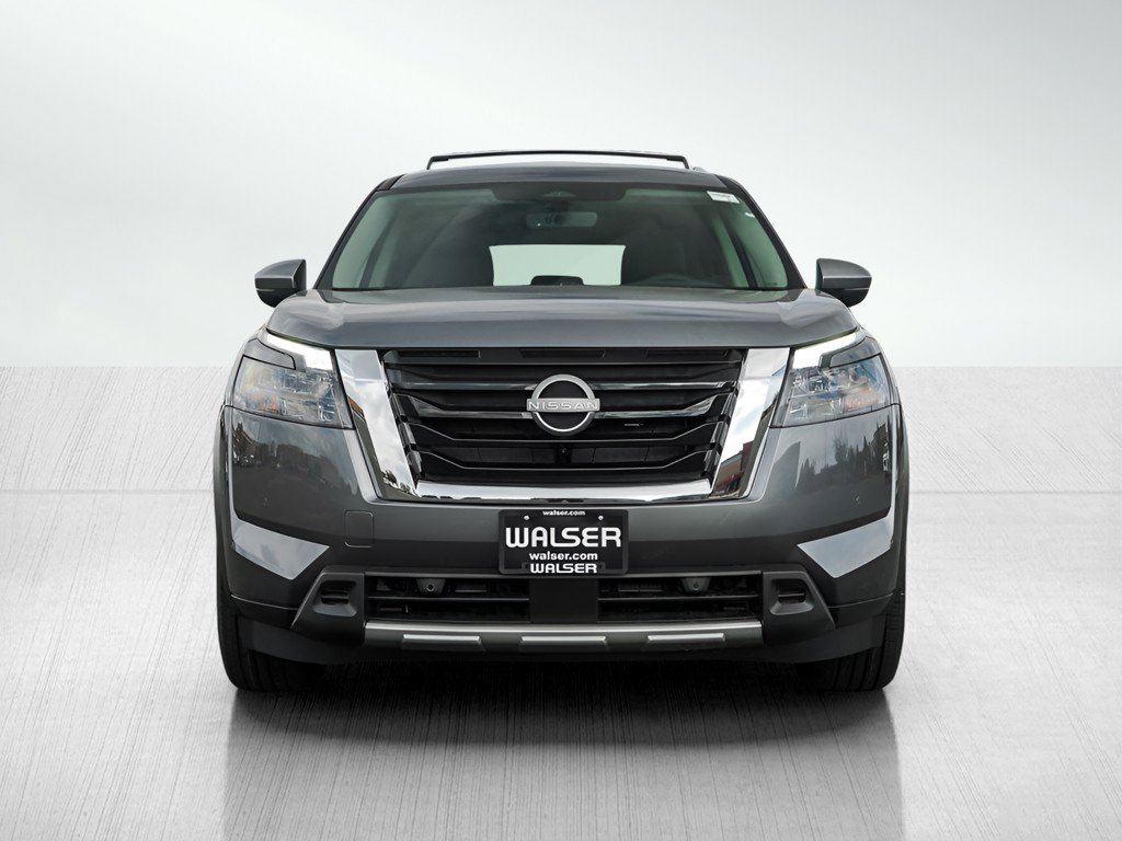 2025 Nissan Pathfinder SL photo 2