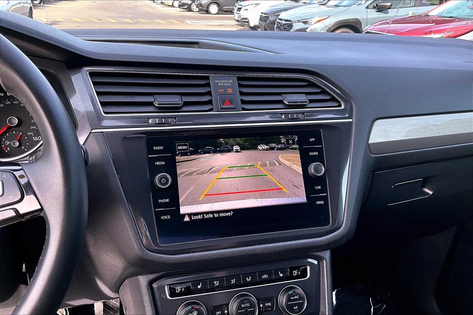 2020 Volkswagen Tiguan SE photo 25