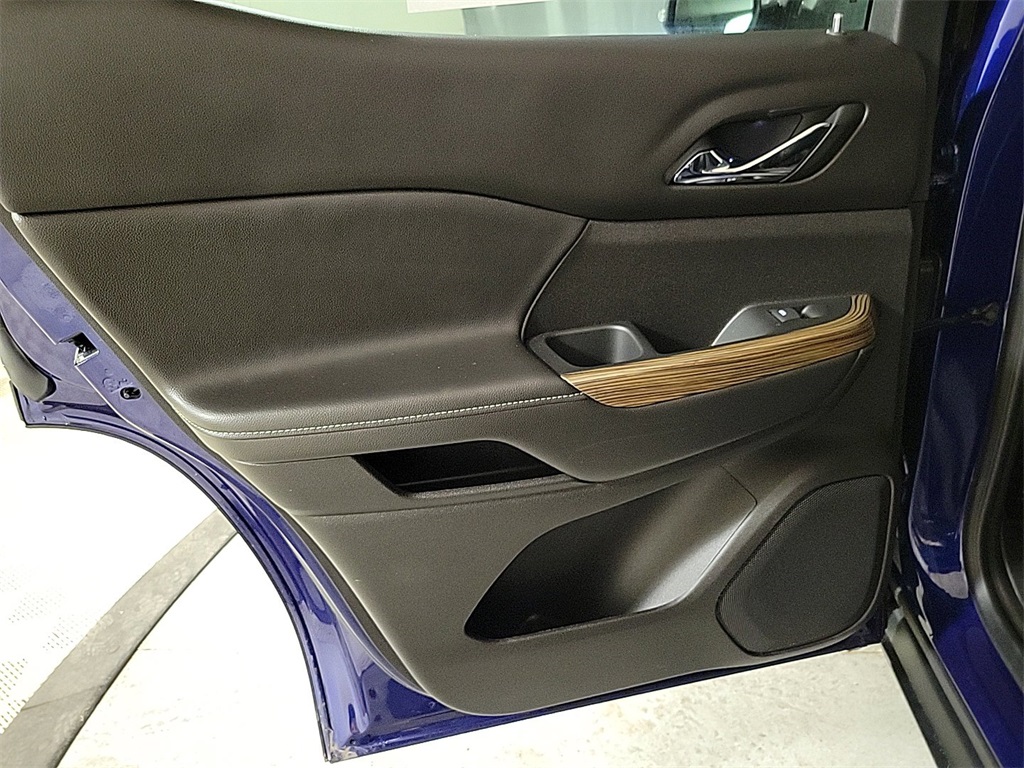 2023 GMC ACADIA - Image 23