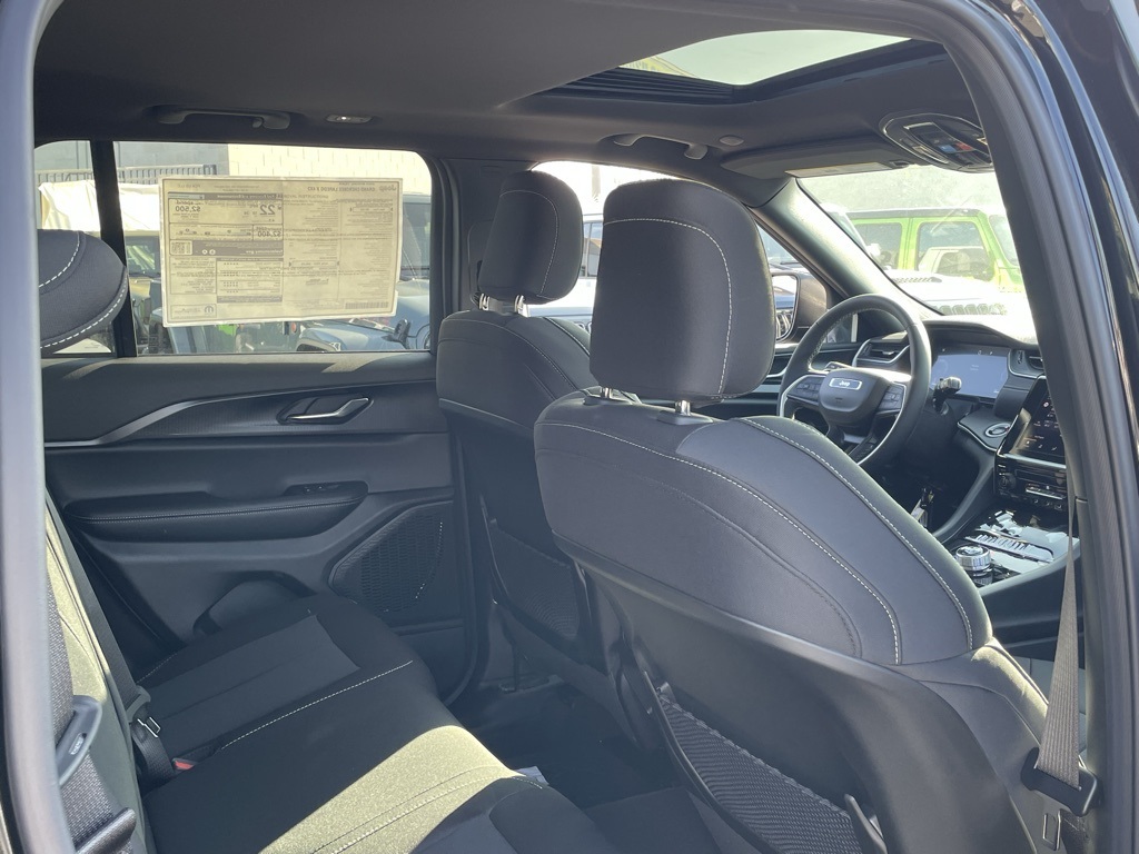2025 Jeep Grand Cherokee Laredo X photo 22