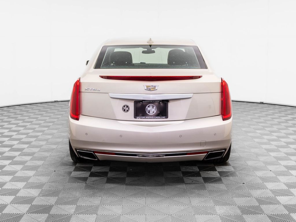 2016 Cadillac XTS Luxury photo 4