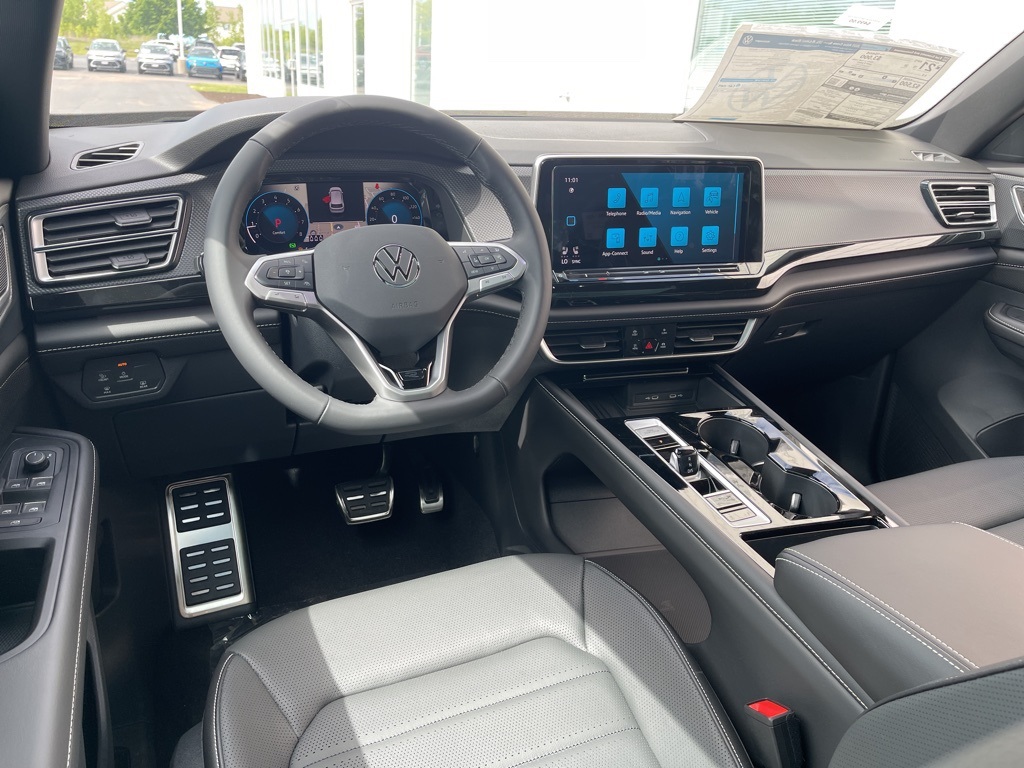 2025 Volkswagen Atlas Cross Sport SEL R-Line photo 20