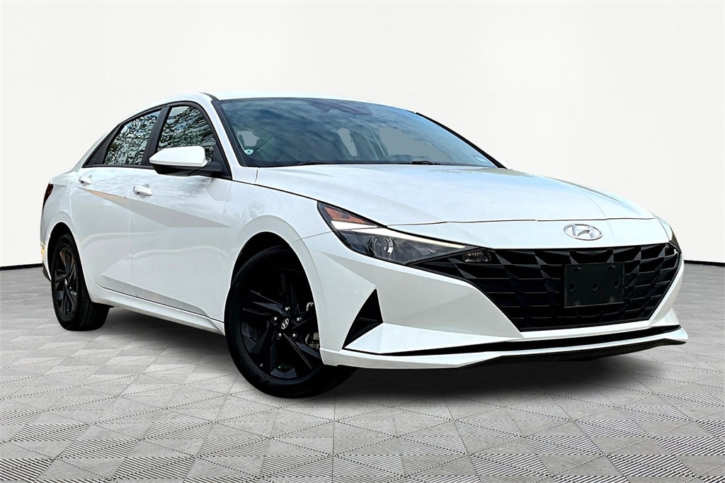 2022 Hyundai Elantra SEL photo 11