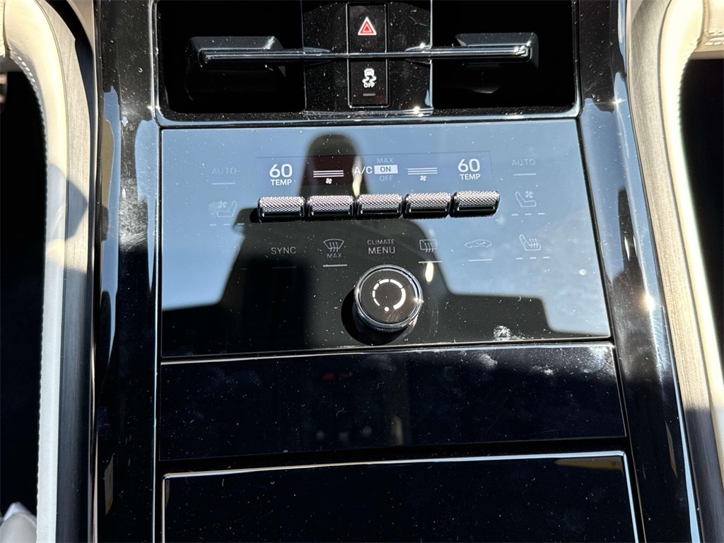2025 Porsche Panamera 4 photo 30