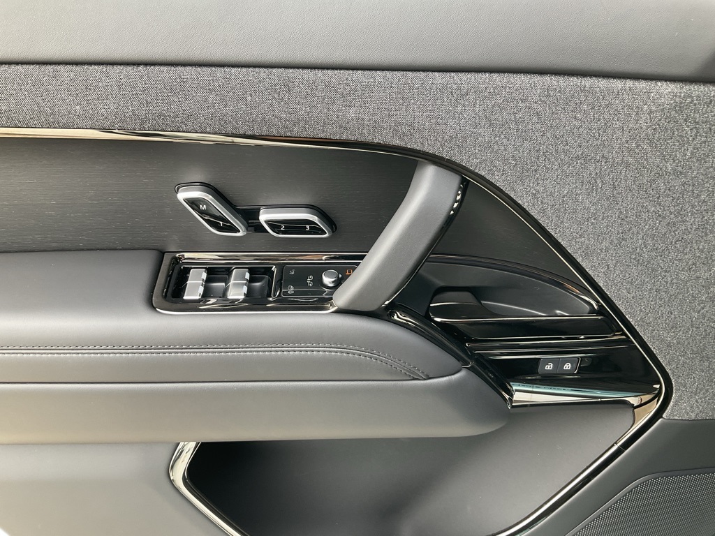 2025 Land Rover Range Rover Sport SE photo 18