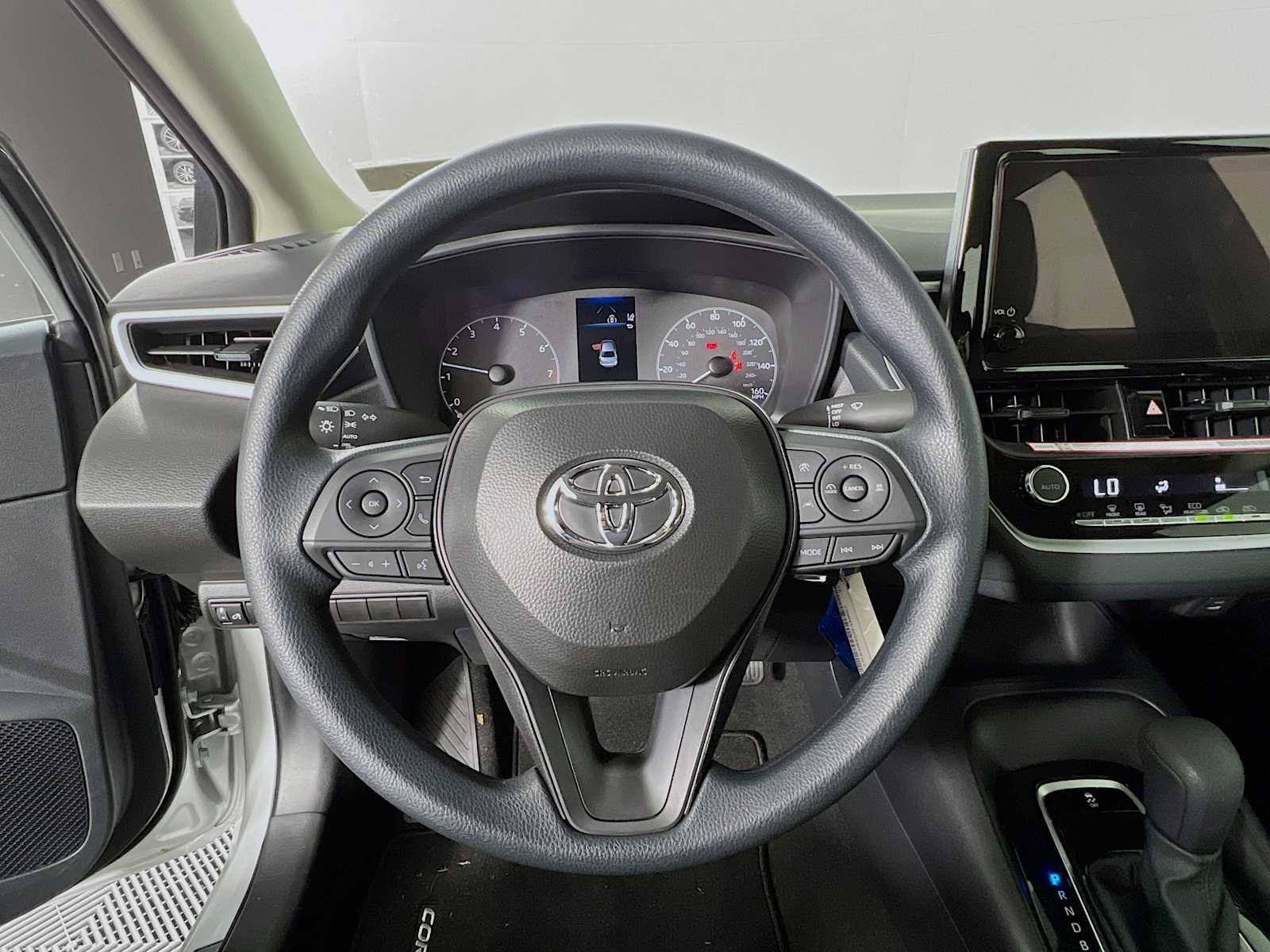 2025 Toyota Corolla LE photo 5