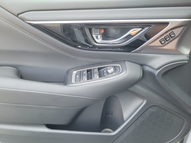 2025 Subaru Outback Touring photo 14