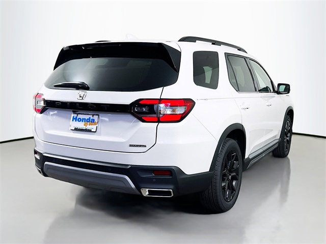 2025 Honda Pilot Touring photo 3