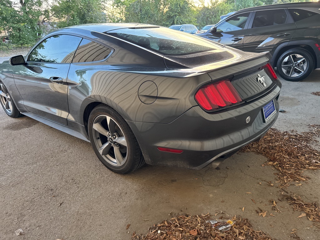 2016 Ford Mustang V6 photo 10