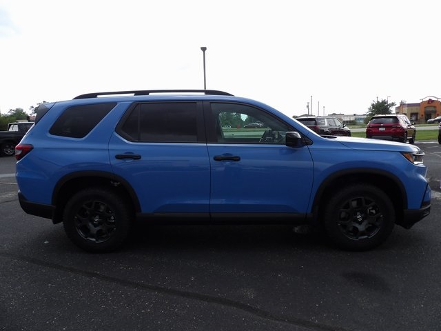 2025 Honda Pilot TrailSport photo 8