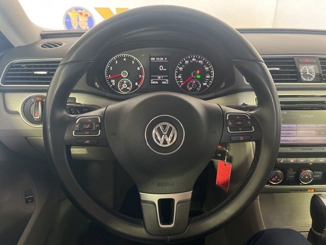 2014 Volkswagen Passat Sport photo 2