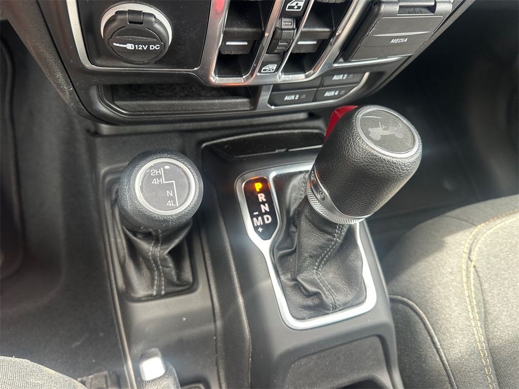 2024 Jeep Wrangler Sahara photo 31