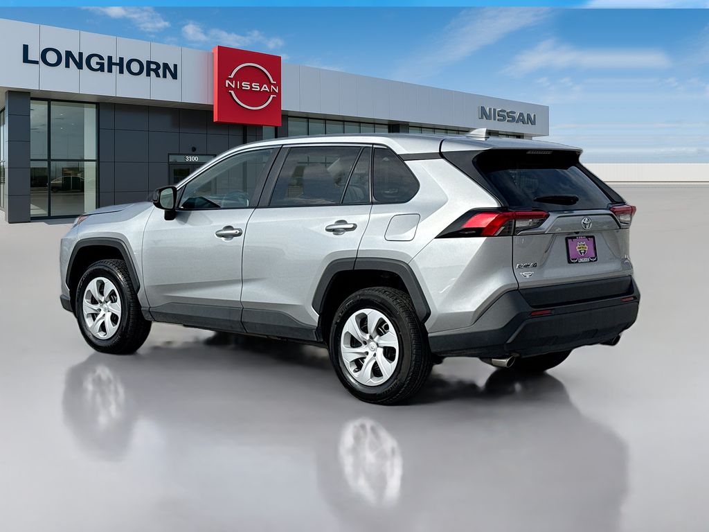 2024 Toyota RAV4 LE photo 3