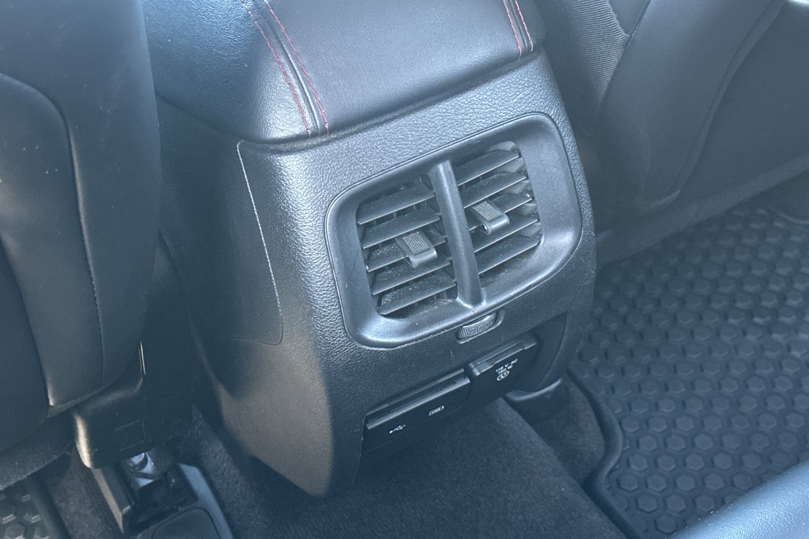 2019 Jeep Cherokee Trailhawk photo 2