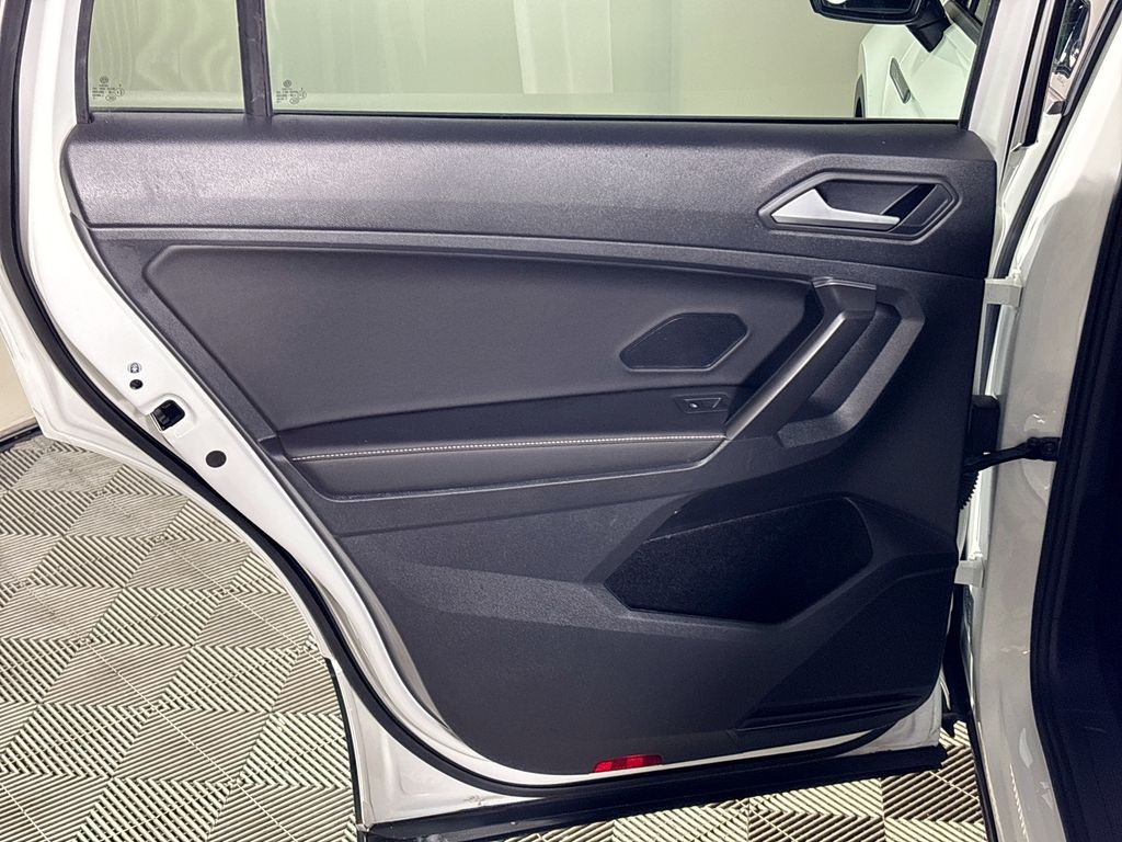 2022 Volkswagen Tiguan S photo 18