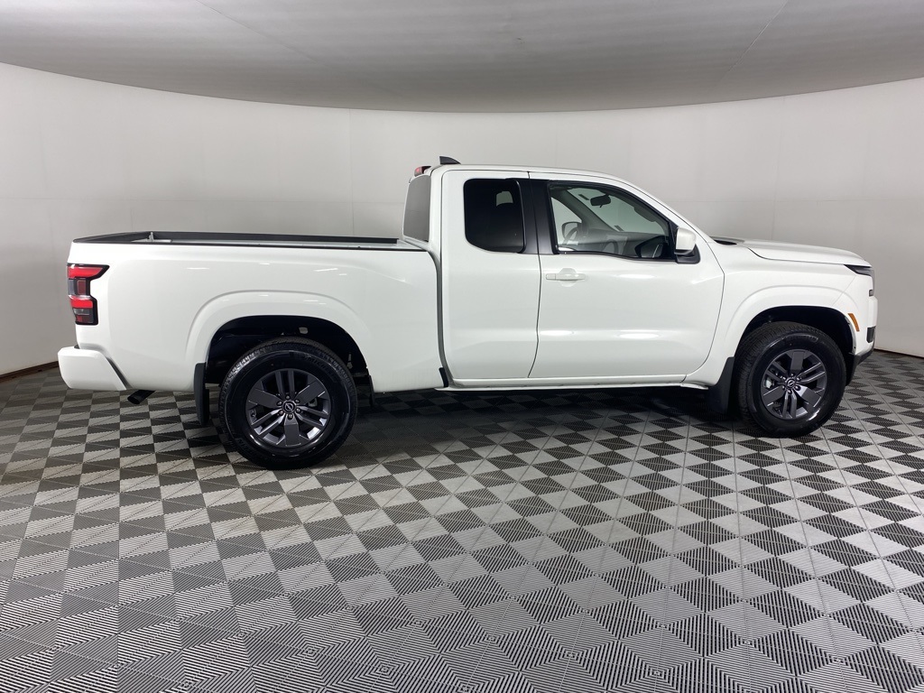2025 Nissan Frontier SV photo 8