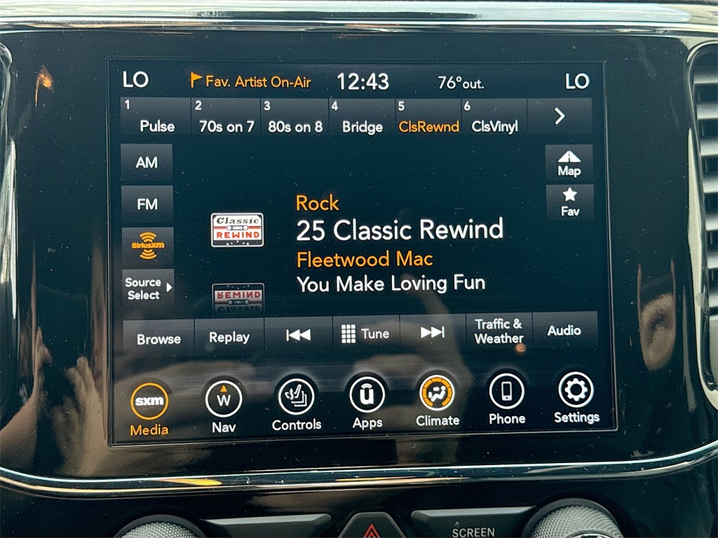 2021 Jeep Grand Cherokee Anniversary Edition photo 16