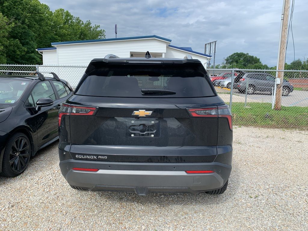 2025 Chevrolet Equinox LT photo 4