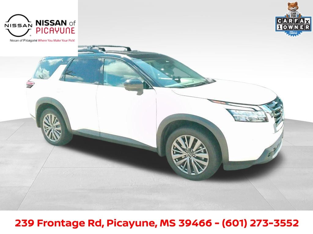 2023 Nissan Pathfinder SL's photo