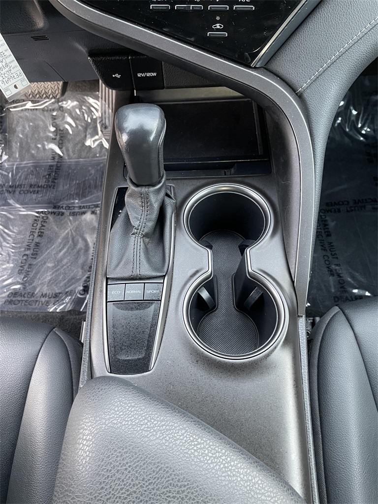 2023 Toyota Camry SE photo 19