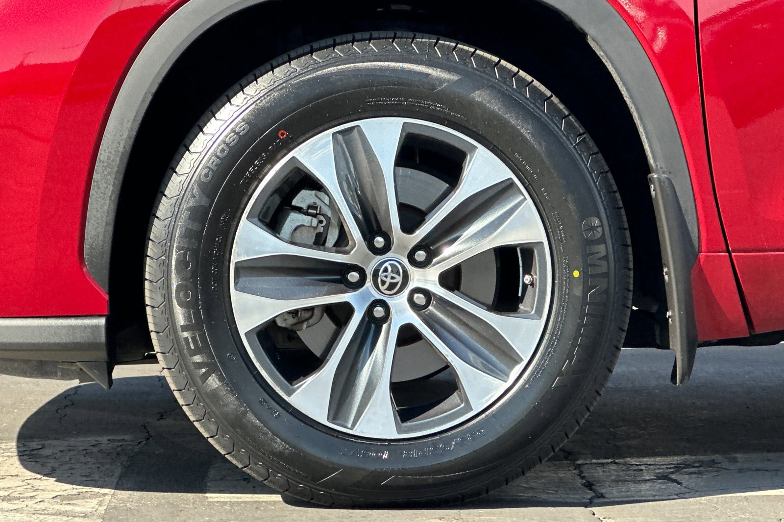 2023 Toyota Highlander L photo 24