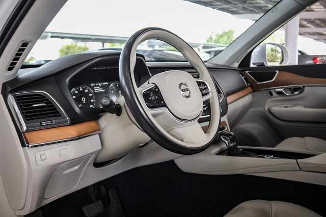 2021 Volvo XC90 Momentum photo 8