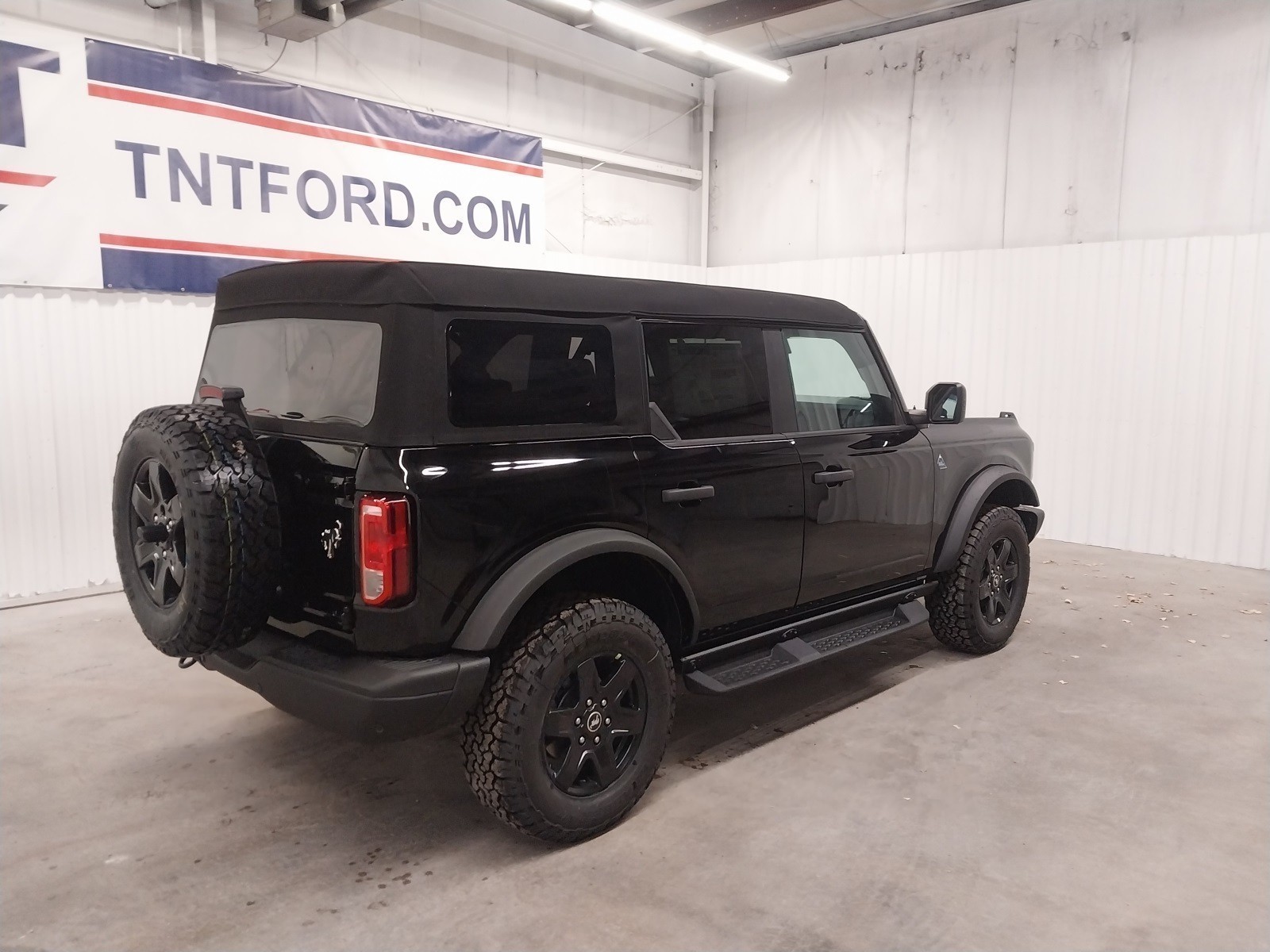 2024 Ford Bronco Black Diamond photo 3