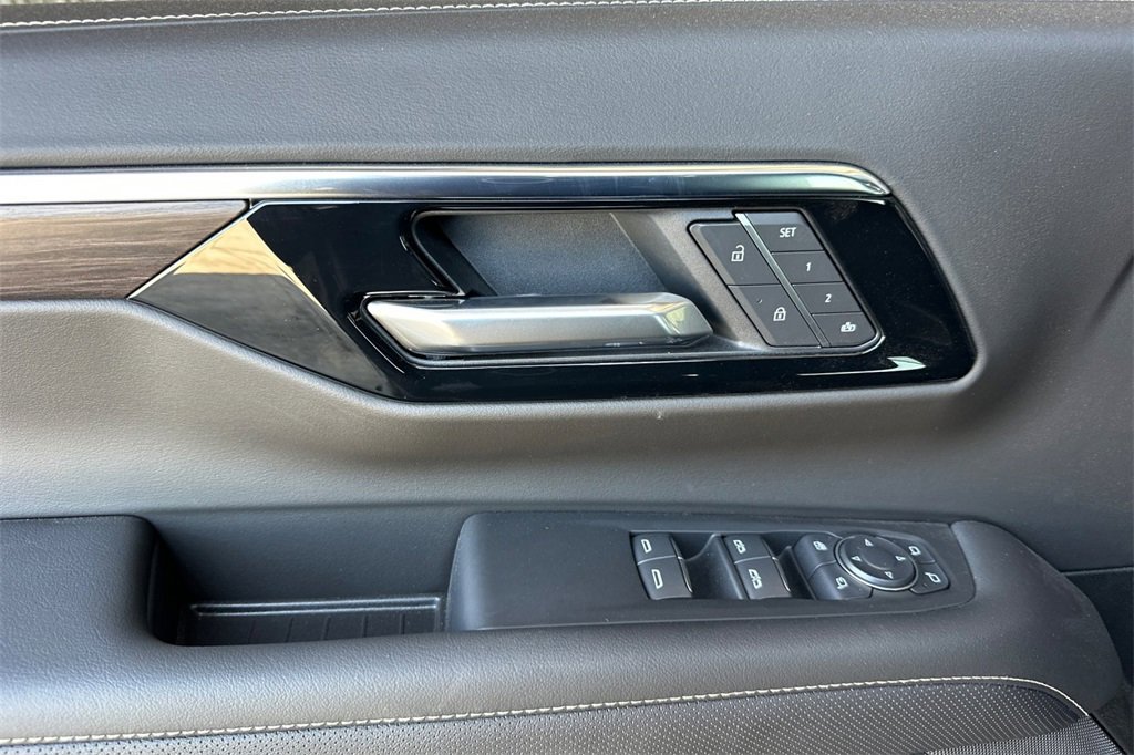 2025 Chevrolet Tahoe Premier photo 11