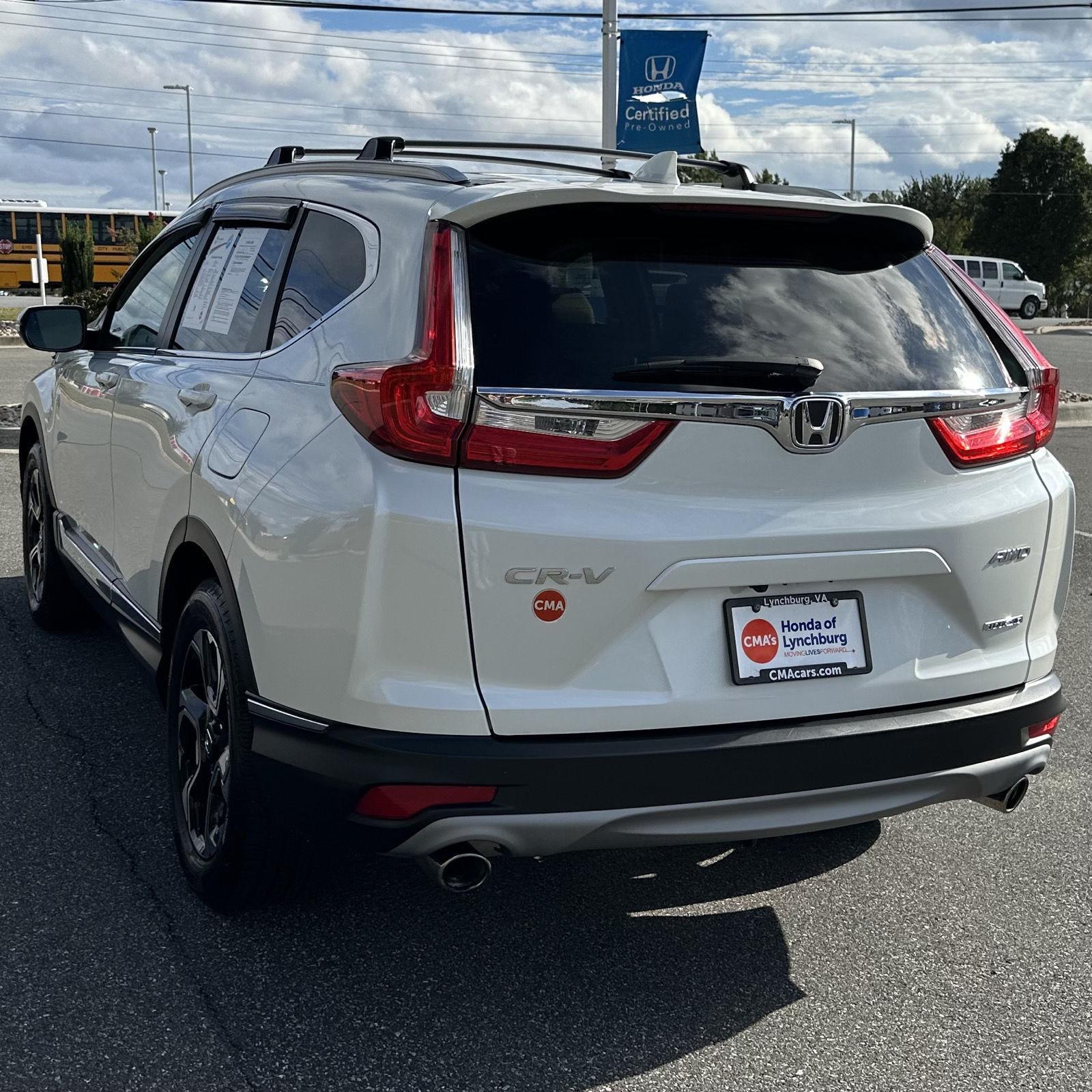 2018 Honda CR-V Touring photo 2