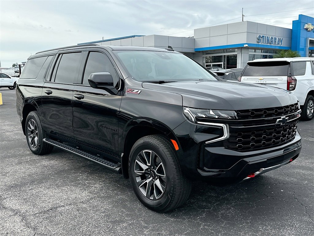2023 Chevrolet Suburban Z71 photo 3