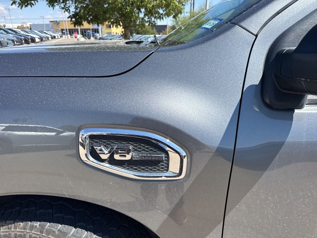 2017 Nissan Titan SV photo 5