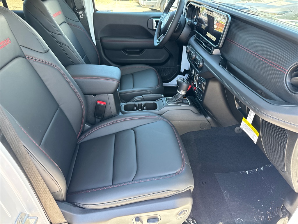 2025 Jeep Wrangler Rubicon photo 17