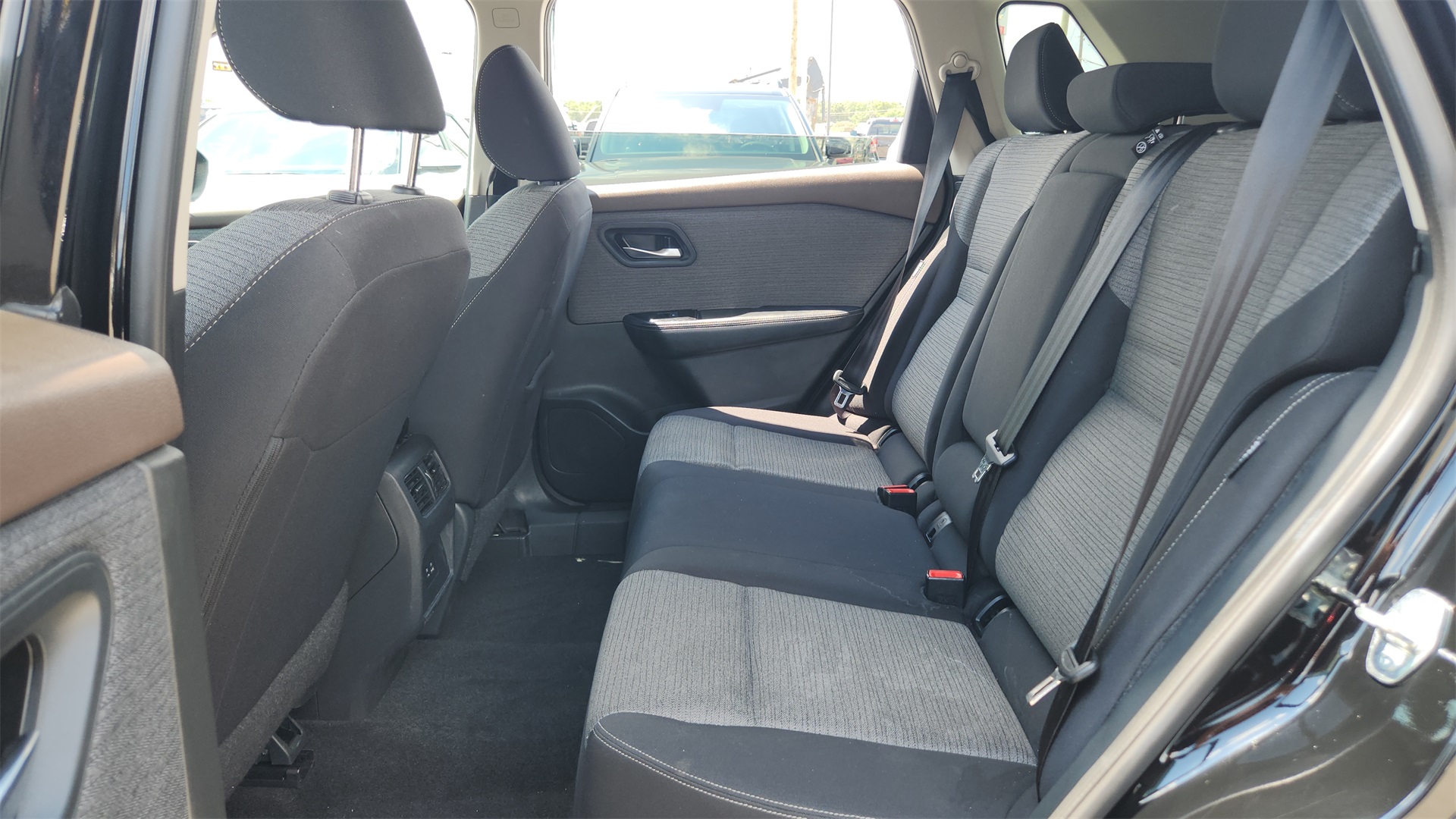 2023 Nissan Rogue SV photo 17