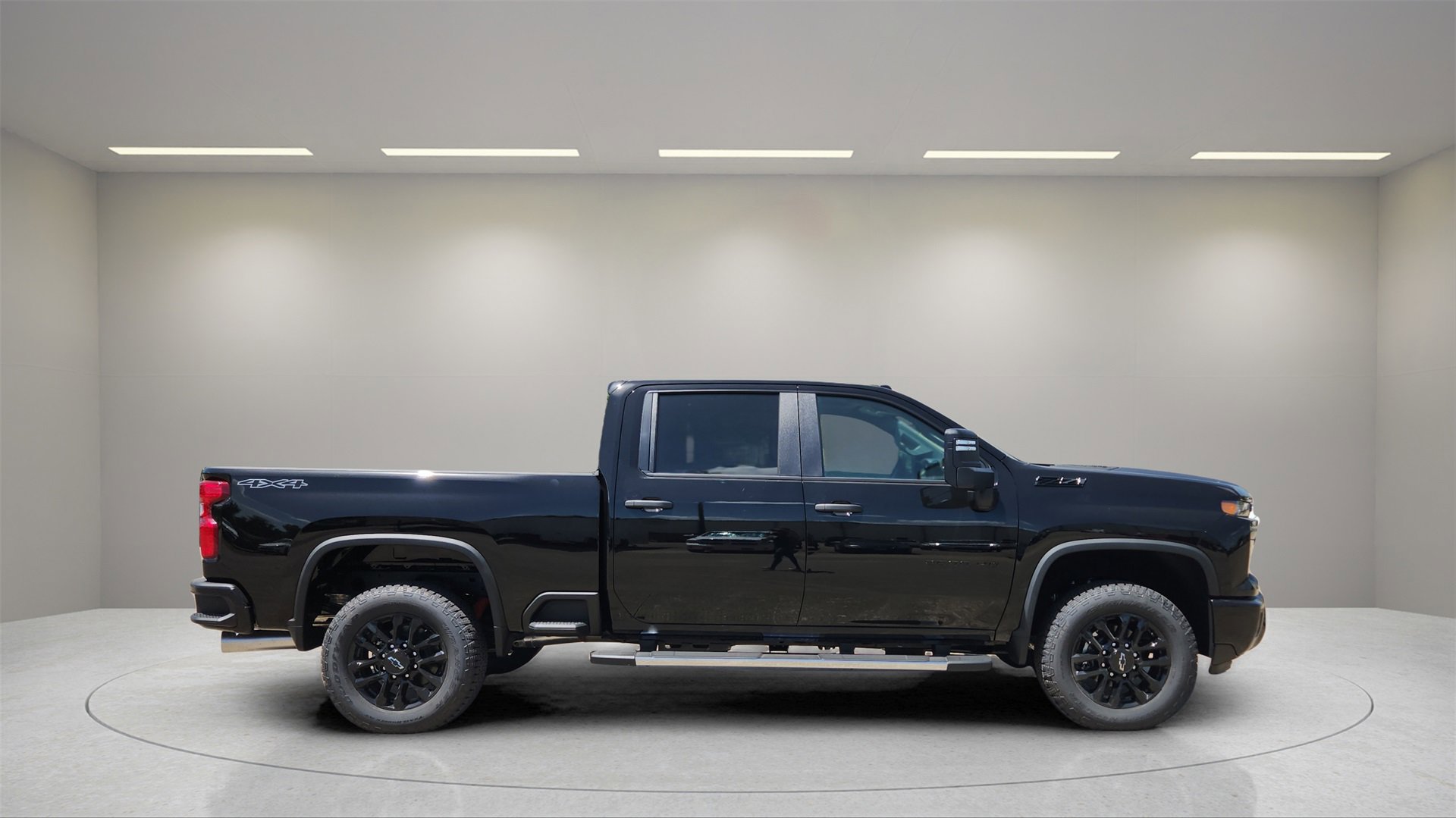 2025 Chevrolet Silverado 2500HD Custom photo 2