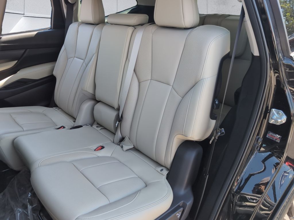 2023 Subaru Ascent Limited photo 18