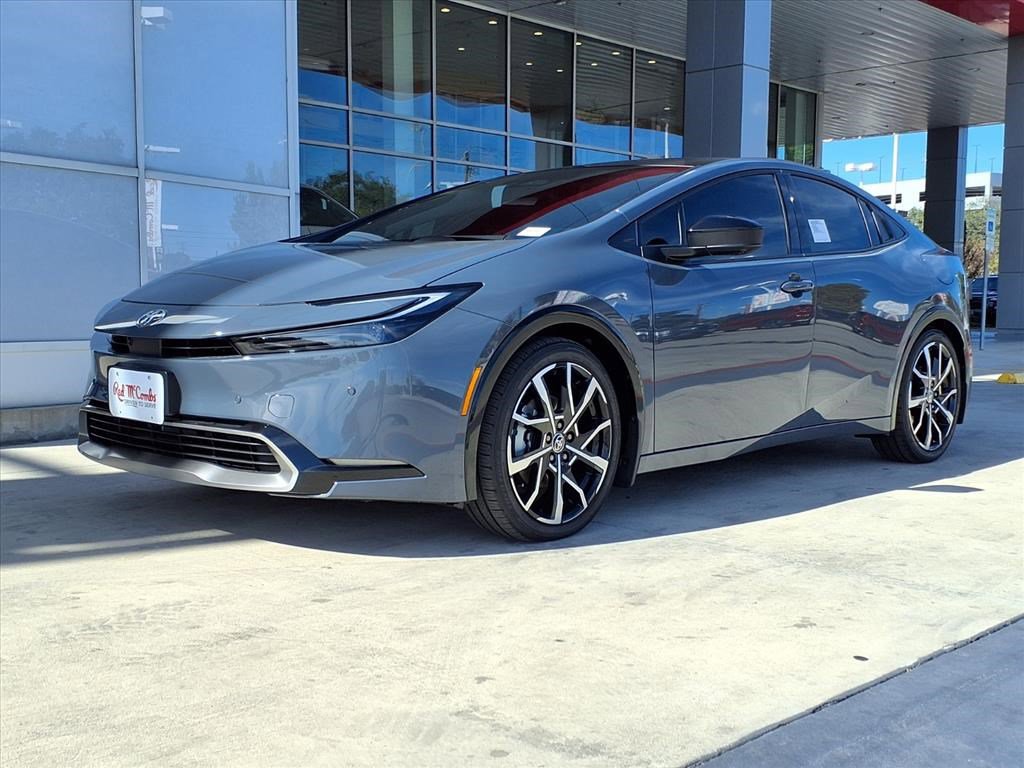 2026 Toyota Prius XSE Premium's photo