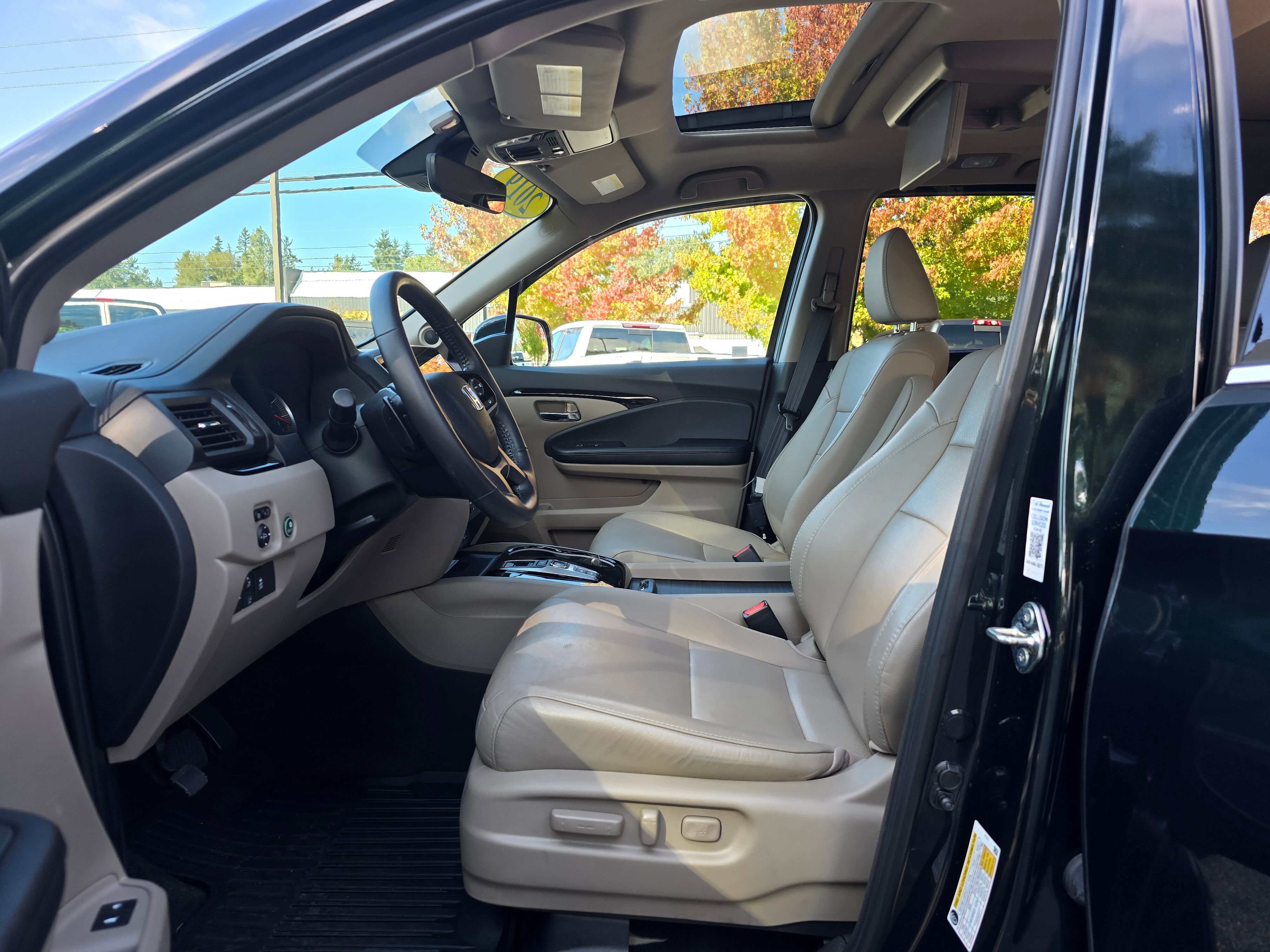 2019 Honda Pilot Elite photo 3