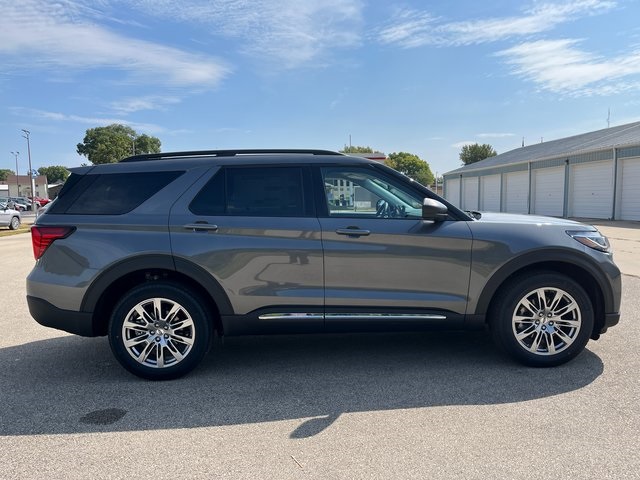 2025 Ford Explorer photo 4
