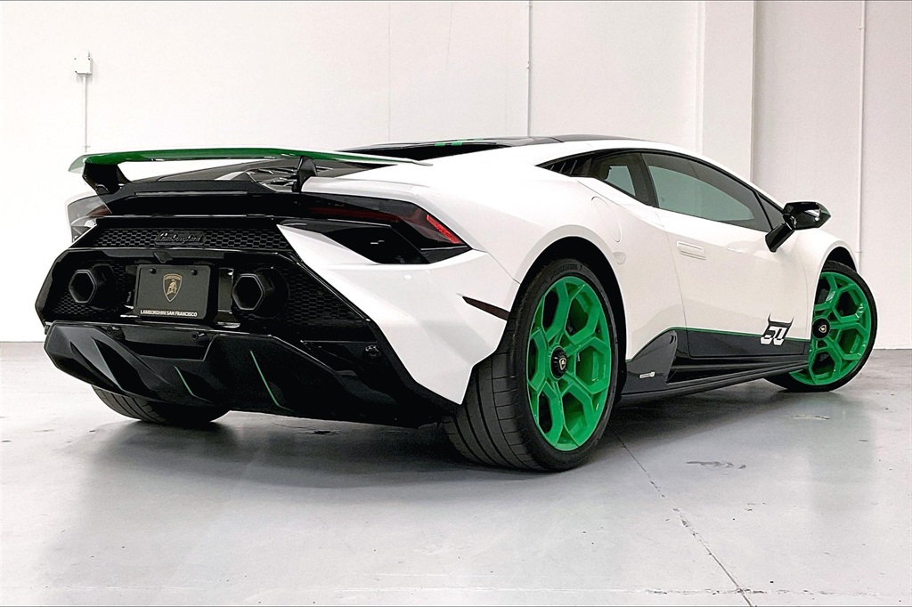2023 Lamborghini Huracan Tecnica photo 4