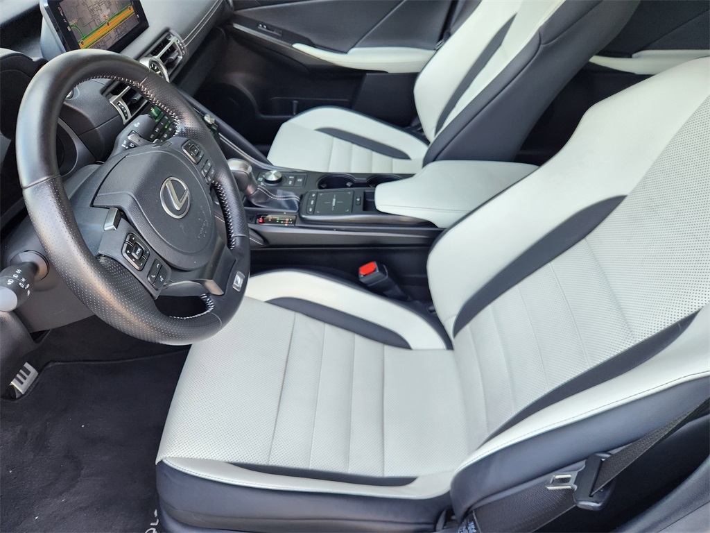 2021 Lexus IS 350 F SPORT photo 11