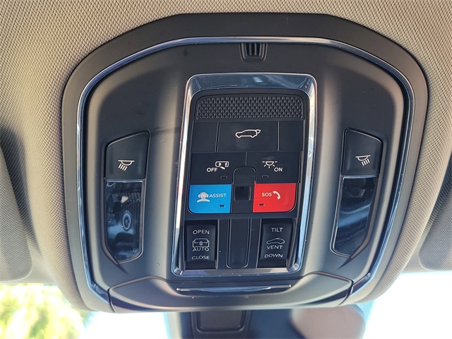 2023 Jeep Grand Cherokee Laredo photo 27