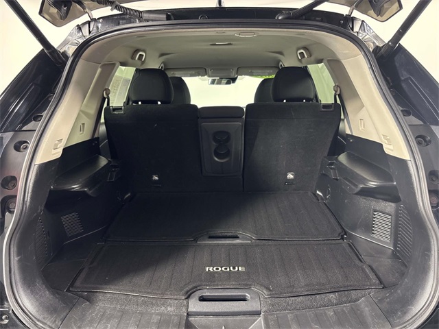 2019 Nissan Rogue SV photo 8