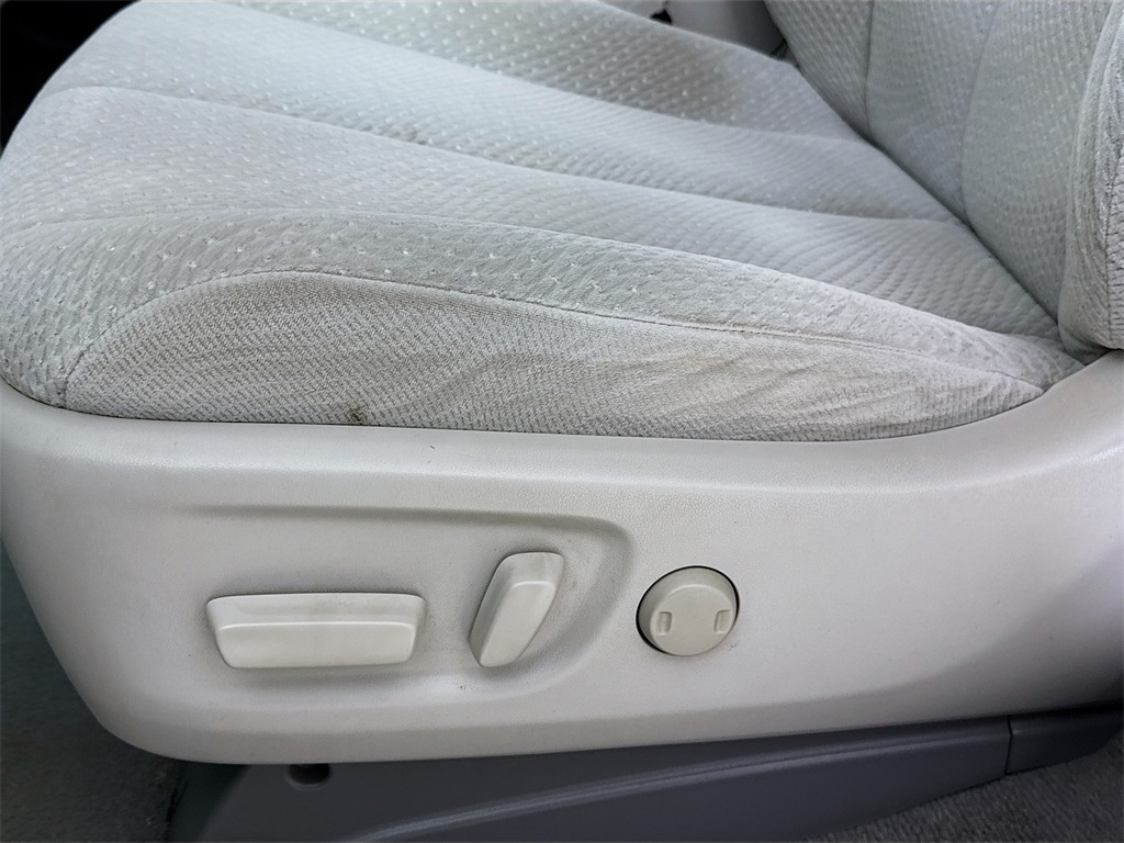 2011 Toyota Sienna LE photo 18