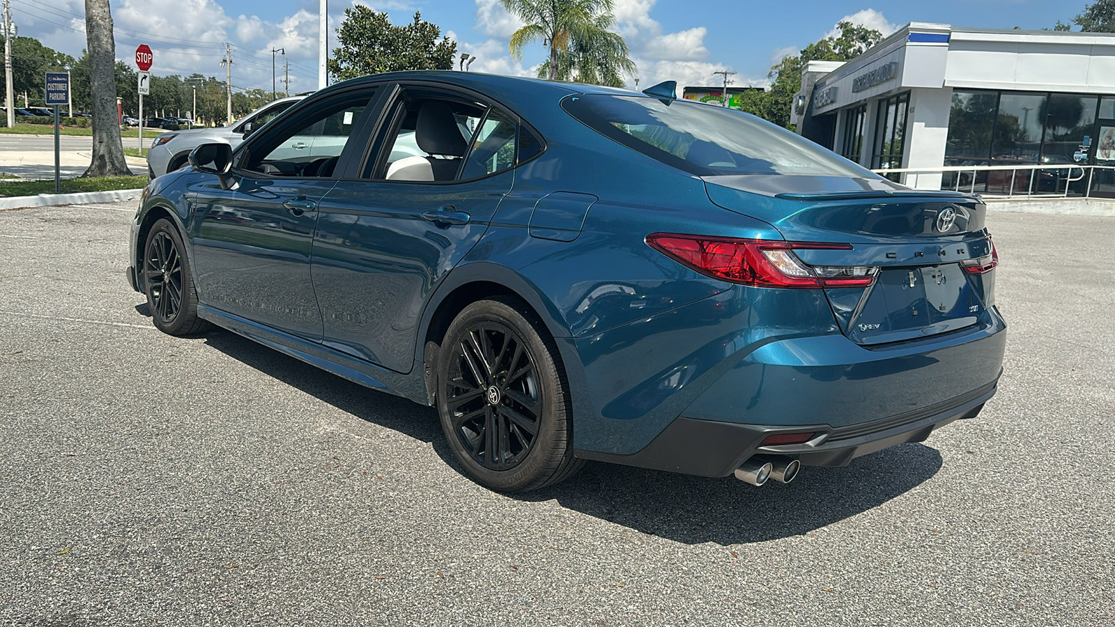 2025 Toyota Camry XLE photo 21