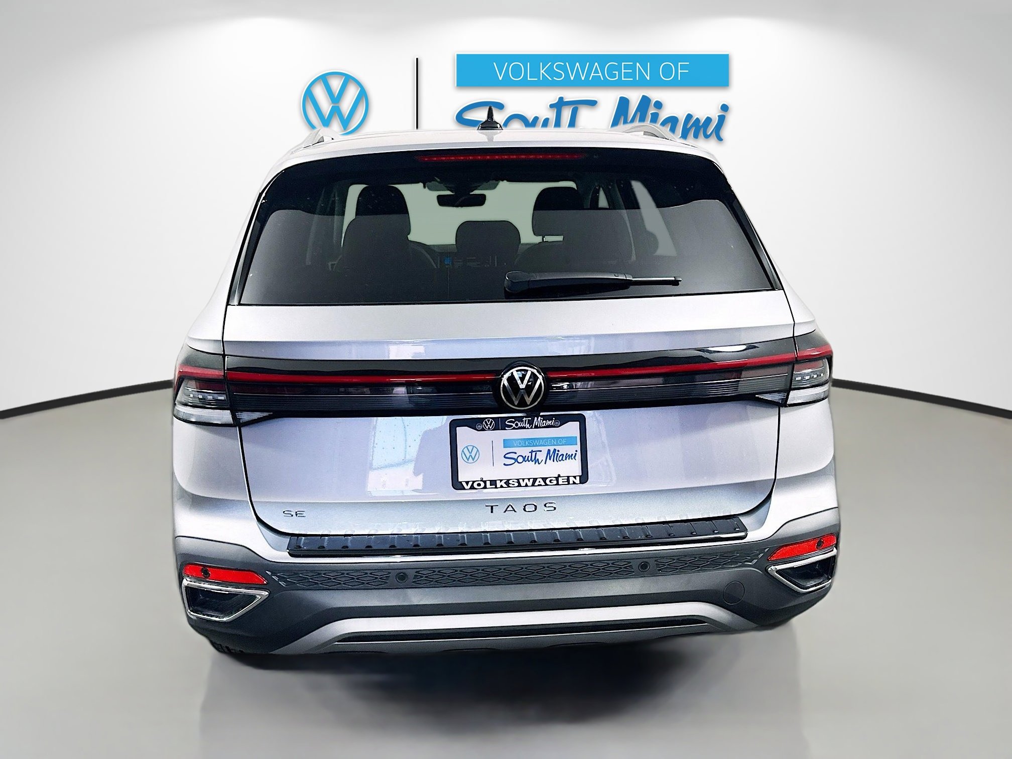 2025 Volkswagen Taos SE photo 4