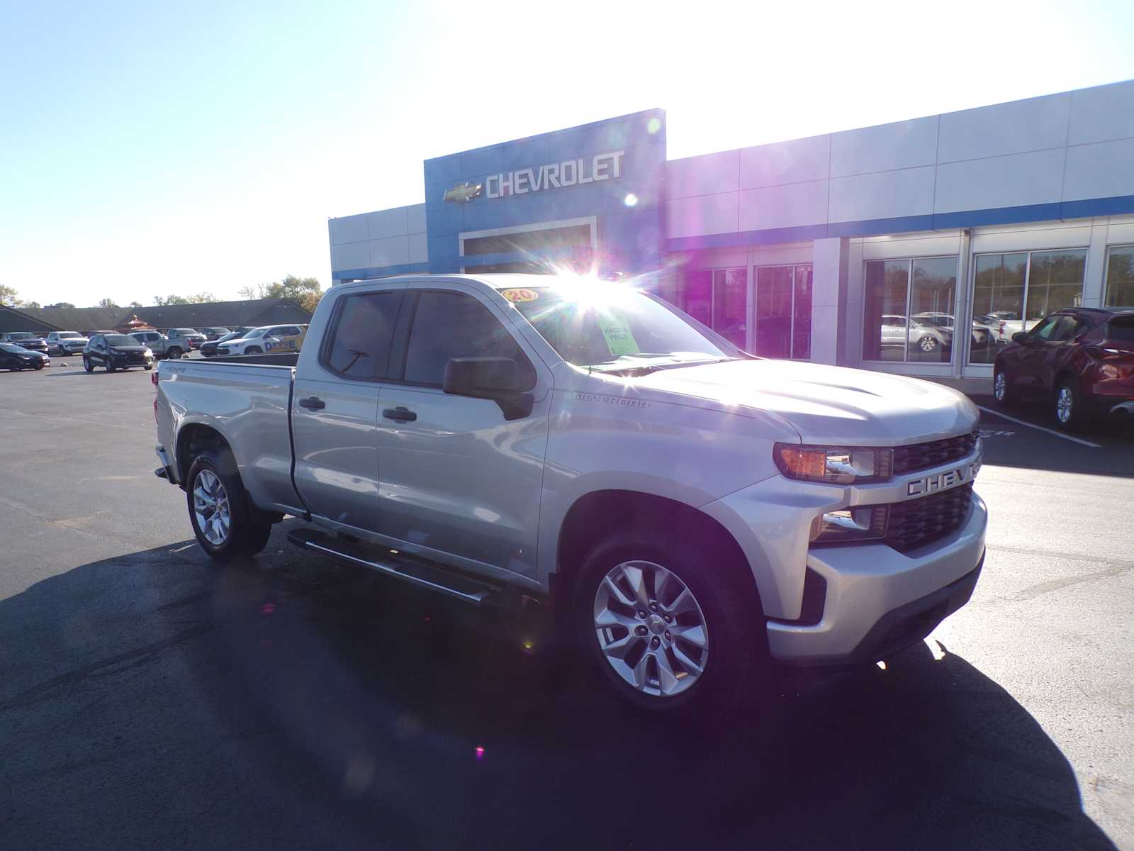 2020 Chevrolet Silverado 1500 Custom photo 2