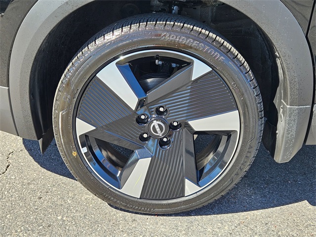 2025 Nissan Kicks SR photo 9