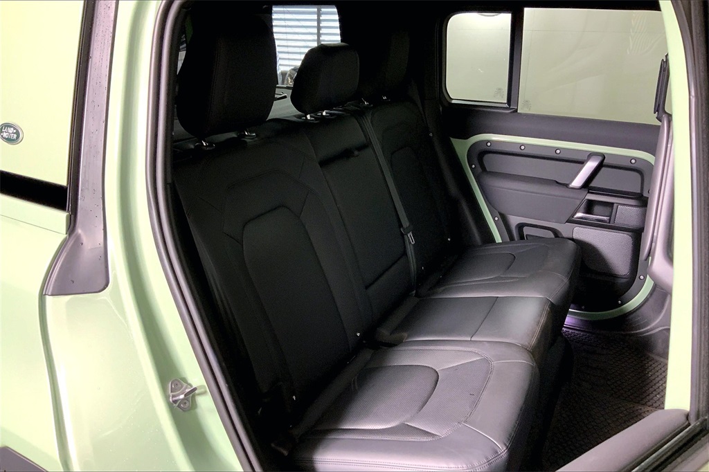 2023 Land Rover Defender 110 photo 25